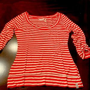 Guess striped 100% Rayon 3/4 sleeve top. Very soft fabric.